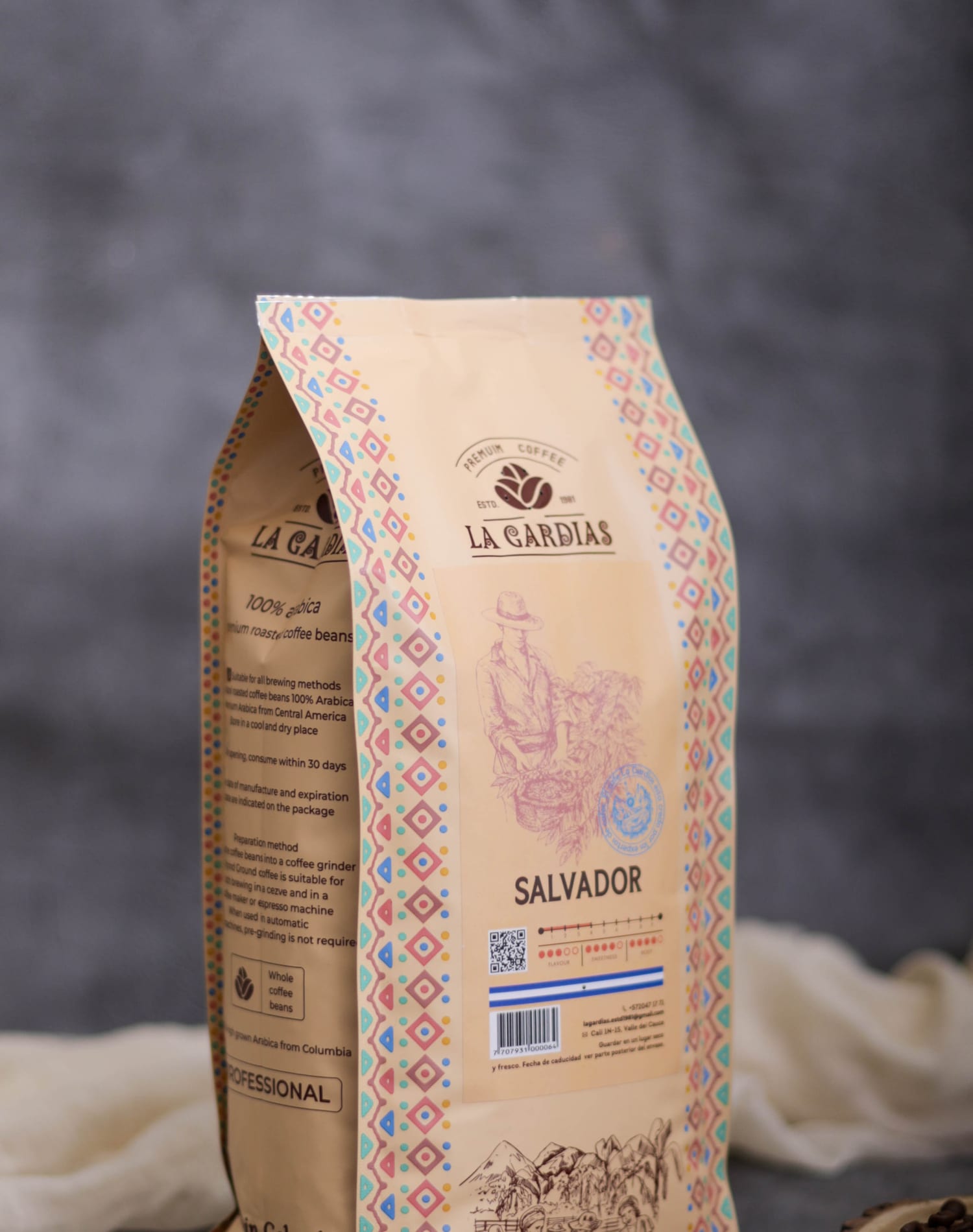 Упаковка кофе LA GARDIAS Salvador в зёрнах